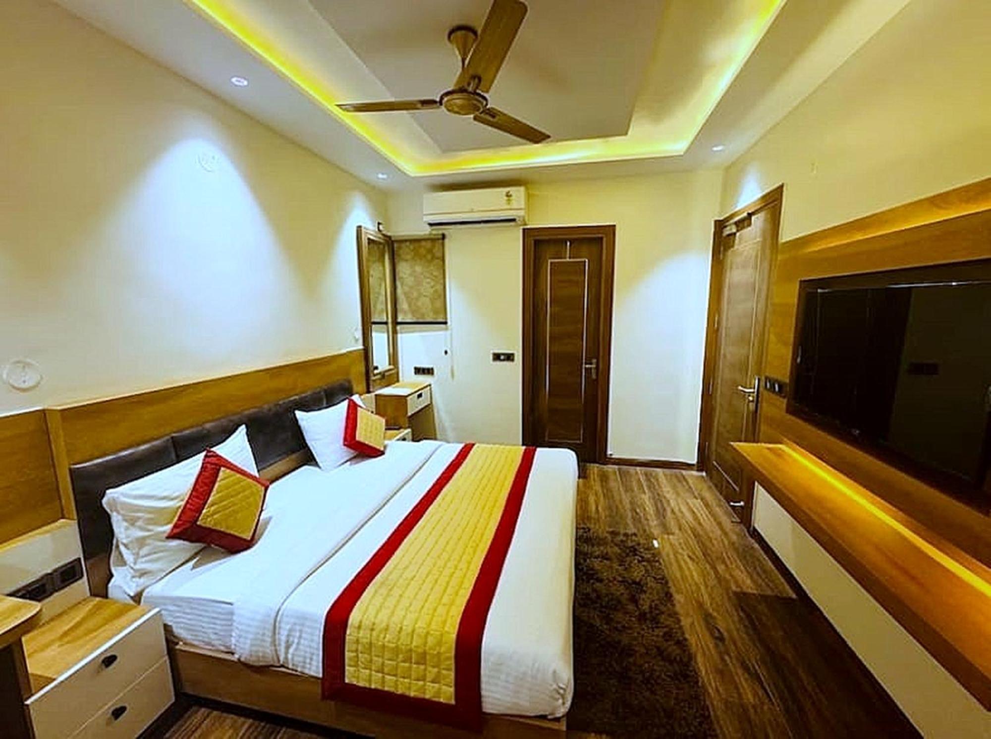 Hotel Vrinda Niddhivan ! Fully Ac, Prem Mandir At Walking Distance ! Just Near The Iskcon Temple Vrindāvan Exteriér fotografie