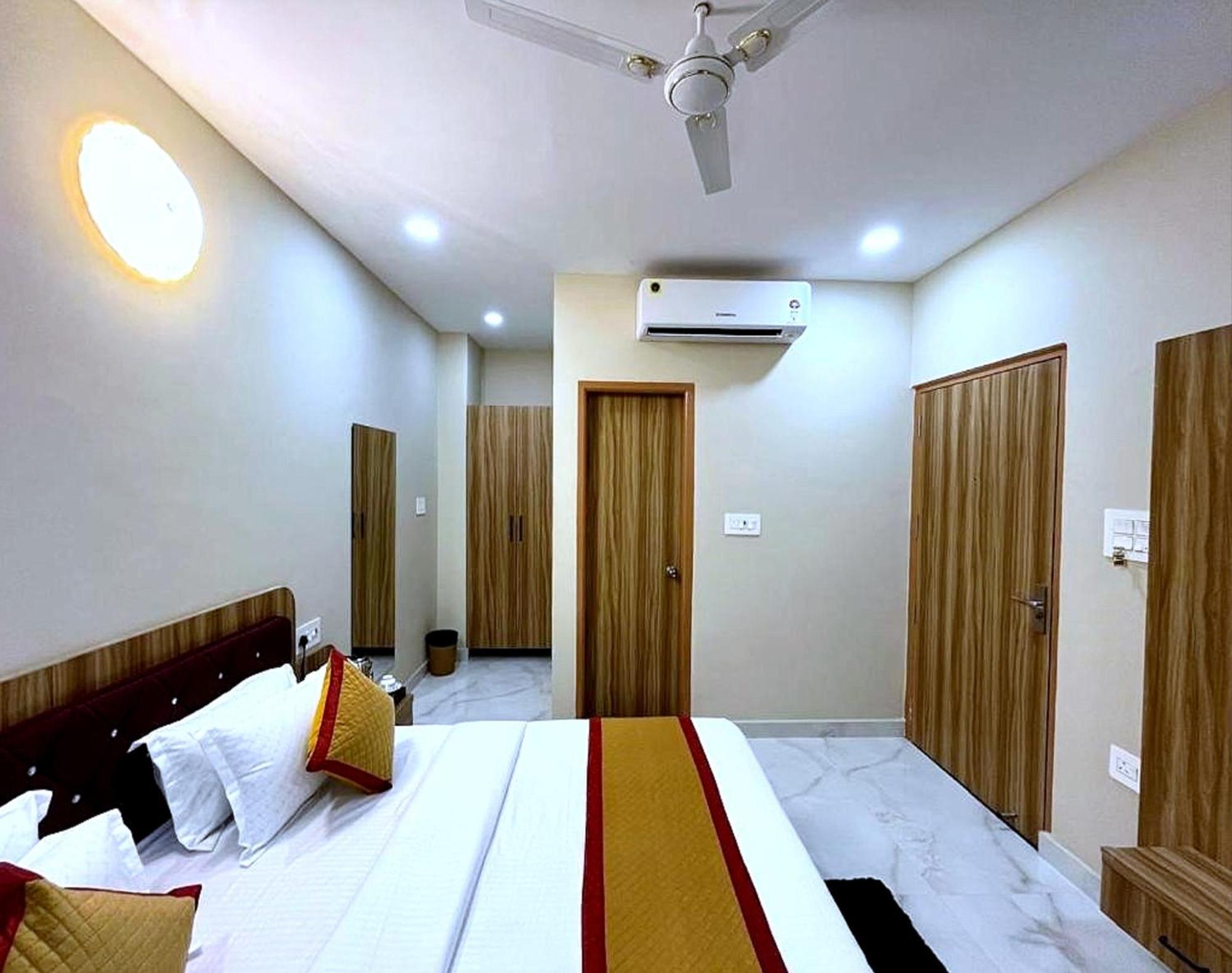 Hotel Vrinda Niddhivan ! Fully Ac, Prem Mandir At Walking Distance ! Just Near The Iskcon Temple Vrindāvan Exteriér fotografie